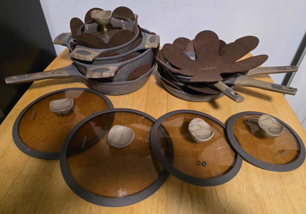 CAROTE 26-piece cookware set